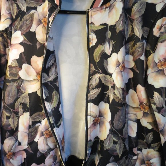 FROCK IN HEELS - floral bomber style jacket - size med - Picture 5 of 8